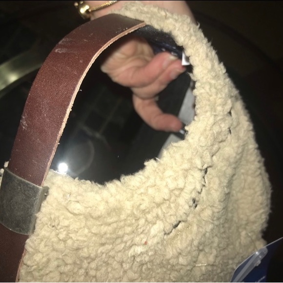 Authentic Champion adjustable leather strap hat - Picture 4 of 6